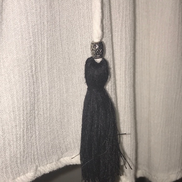 Super cute Mudd flowy summer top - Picture 4 of 6